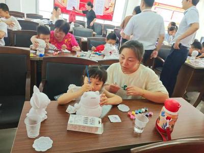 倡新時代婚育文化，筑家庭和諧幸福——健康咨詢服務在行動